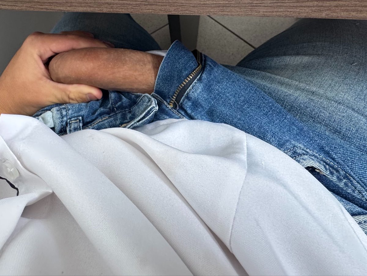 putinholele's tweet photo. Wataa, cheio de tesão no trabalho, alguém pra me dar? arrasta pro ladinho pra ver mais https://t.co/HDtY5ZjWyW