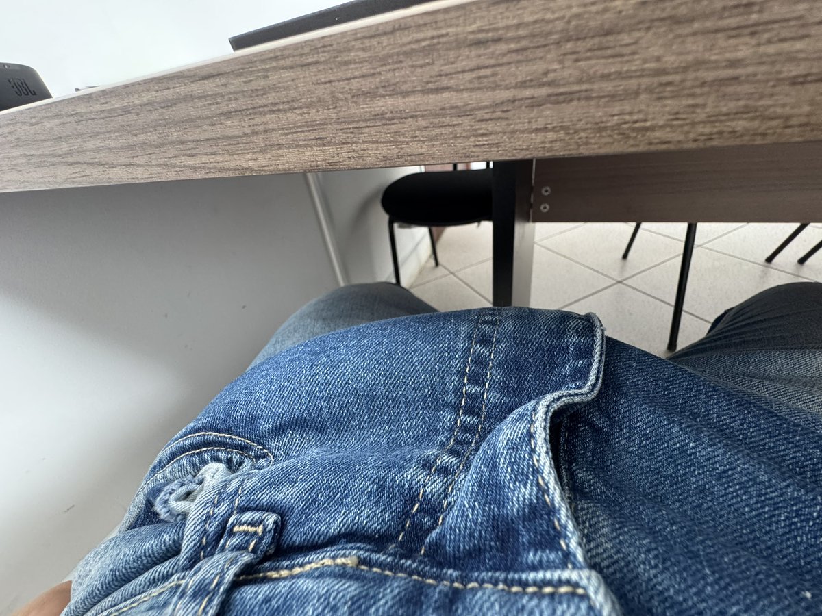 putinholele's tweet photo. Wataa, cheio de tesão no trabalho, alguém pra me dar? arrasta pro ladinho pra ver mais https://t.co/HDtY5ZjWyW