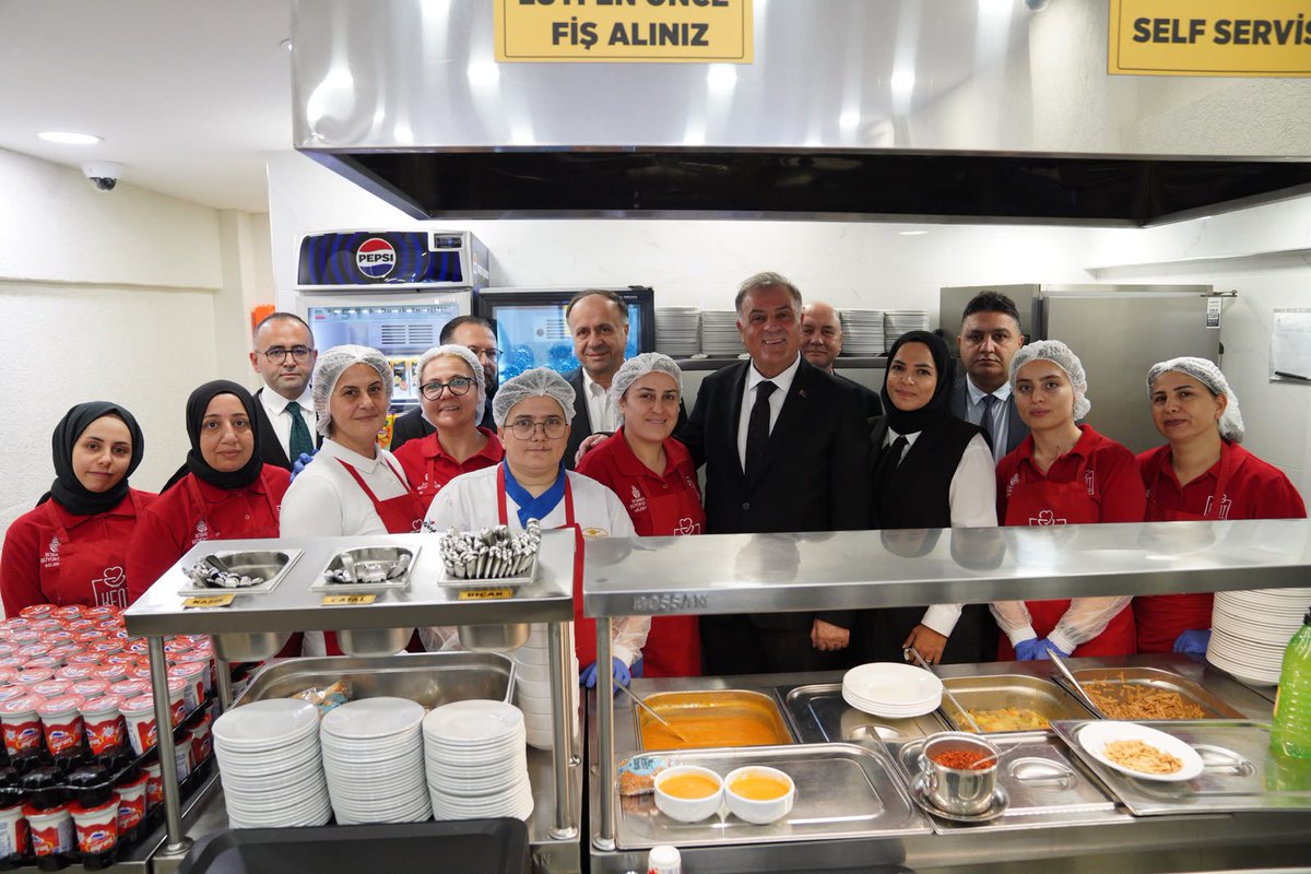 nuriaslan_tr's tweet photo. Pendik Kent Lokantamızda komşularımızla aynı sofraya oturduk.

Uygun fiyatlı, sağlıklı öğünleri halkımızla buluşturmayı sürdürüyoruz. https://t.co/ocT8RQeYX2
