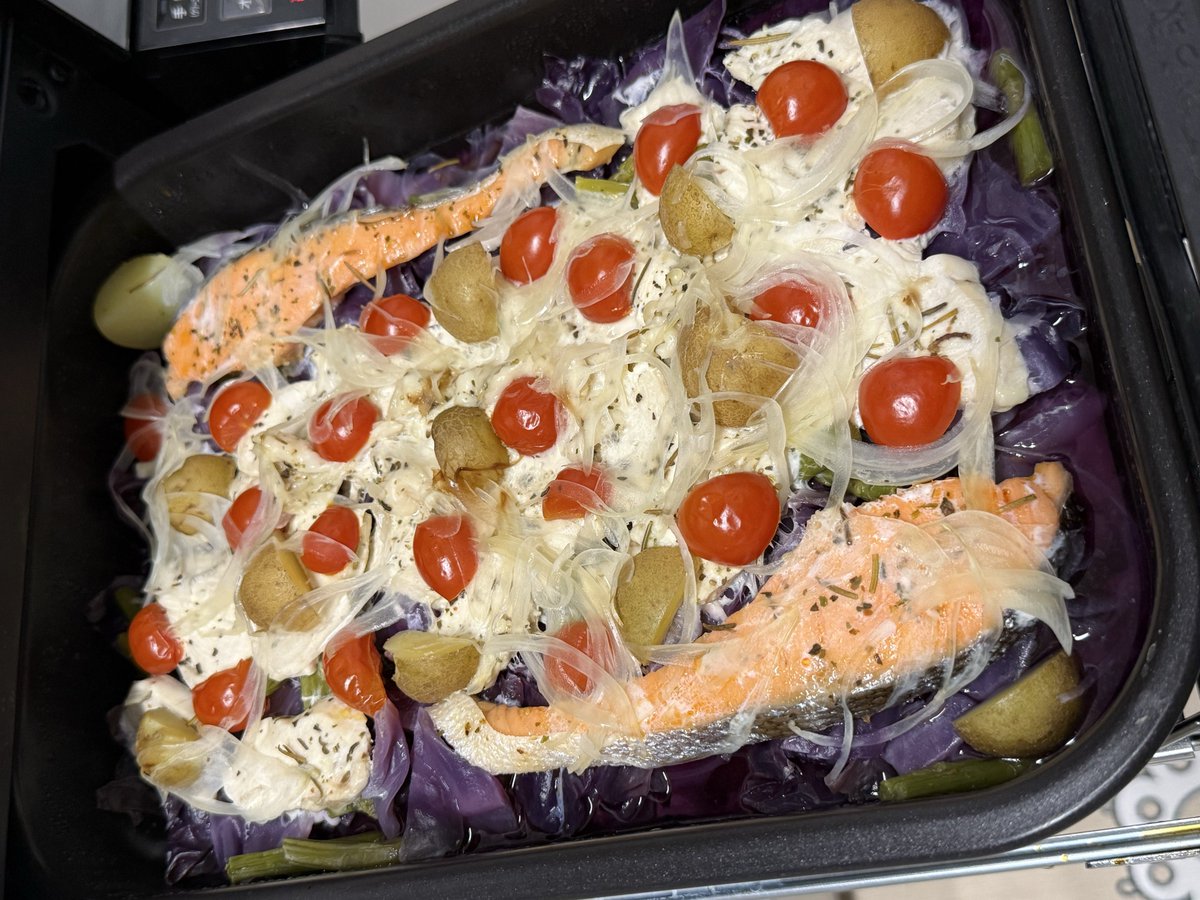 FreedomRanb's tweet photo. ご飯作るのめんどい期来てる。

だからグリルで一発で済んで洗い物少なくてヘルシーで肉も魚も摂れて
和風MTCドレッシングかけて食べた‼️
肉も鶏ムネだしね。昨日贅沢しちゃったからヘルシーなもので良いのよ😌
紫キャベツは生でも蒸しでもうまいわ

今野菜また高いよね🙄 https://t.co/jN6viAGBKM
