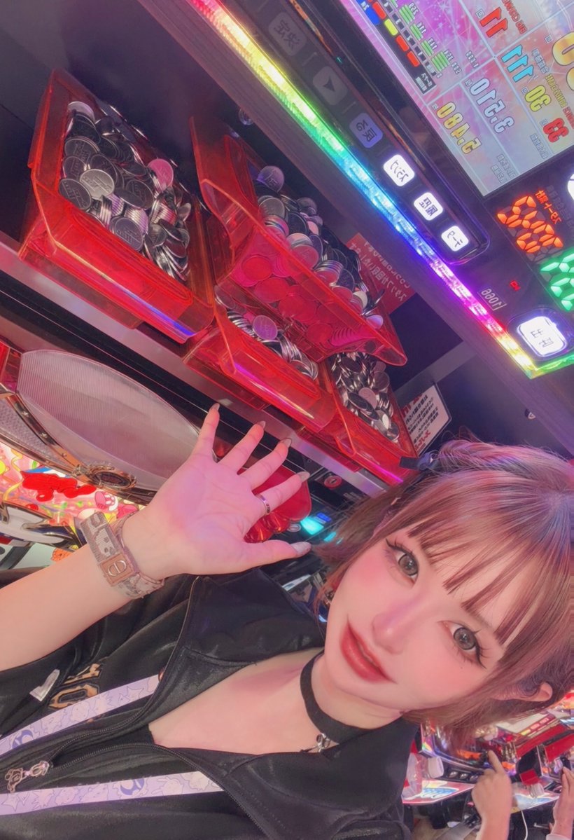 sheenananoda's tweet photo. [10/5] #スーパーホール での実践💥
閉店にて終了っ/.:°+✨╰( ˘ω˘ )╯✨;｡:*\
⋆┈┈┈┈┈┈┈┈┈┈┈┈┈┈┈⋆
㊗️ﾏｲｼﾞｬｸﾞ🐯➕2883枚㊗️㊗️㊗️
【合計63ﾍﾟｶ】の💥爆ﾍﾟｶ💥(自己最高)

ﾏｲｼﾞｬｸﾞ🐯から6500枚𝗢𝗩𝗘𝗥も🈶‼️
2階は万枚𝗢𝗩𝗘𝗥がいーっぱい💮

これは今回もえりあっちょに
泡ふかせること成功なのでは!?❤️‍🔥💫

遅くまで付き合ってくれた組合員も
四国から参戦してくれた組合員も🥹
朝から共にぶん回したｼﾞｬｸﾞﾘｽﾄ達も
誠に感謝だよー‼️🤡

また12月におじゃまさせてもらう予定なので
みんな準備しててねーっ🎶

ほんっとにおつかれさまでした〜っ✨🌃
スロシックス PR