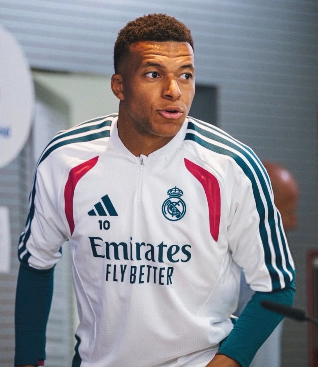 AdriRM33's tweet photo. 🚨 Hay una campaña por parte de la PRENSA y algunos "madridistas" en ENSUCIAR y DIFAMAR contra la imagen de Kylian Mbappé cada semana con mentiras y más mentiras.

En el REAL MADRID ya lo saben y todo está orquestado para atacar a KYLIAN MBAPPÉ y al CLUB. https://t.co/T6maarA573