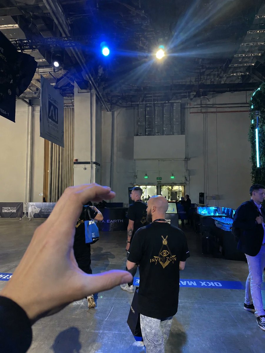 yo_euc's tweet photo. C for Chainbase 🫶

Having a great time at #TOKEN2049 Singapore and had to join the C challenge.

@ChainbaseHQ  

#TOKEN2049 #Chainbase https://t.co/5Iy6tTDyVF