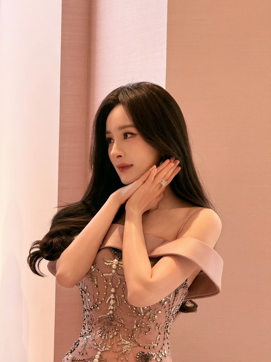 ysngmi's tweet photo. // adakah yang berkenan menjadi didi dan meimei saya? nanti dapat uang saku dari jiejie yang akan berusaha menjadi aktifis rp https://t.co/HxONZqv2Fl