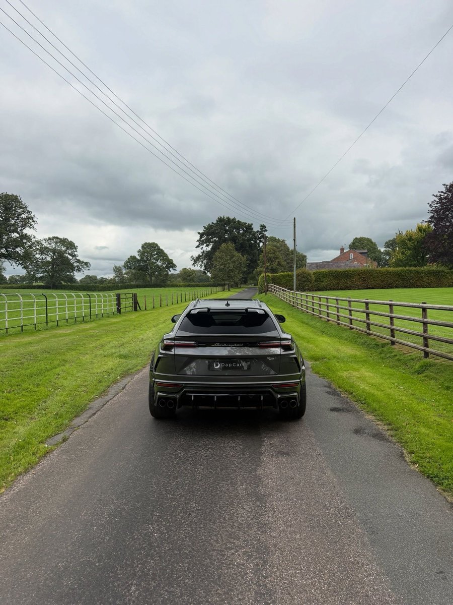 TheAutoHub's tweet photo. Widebody Lamborghini Urus https://t.co/nunm9k8RWo