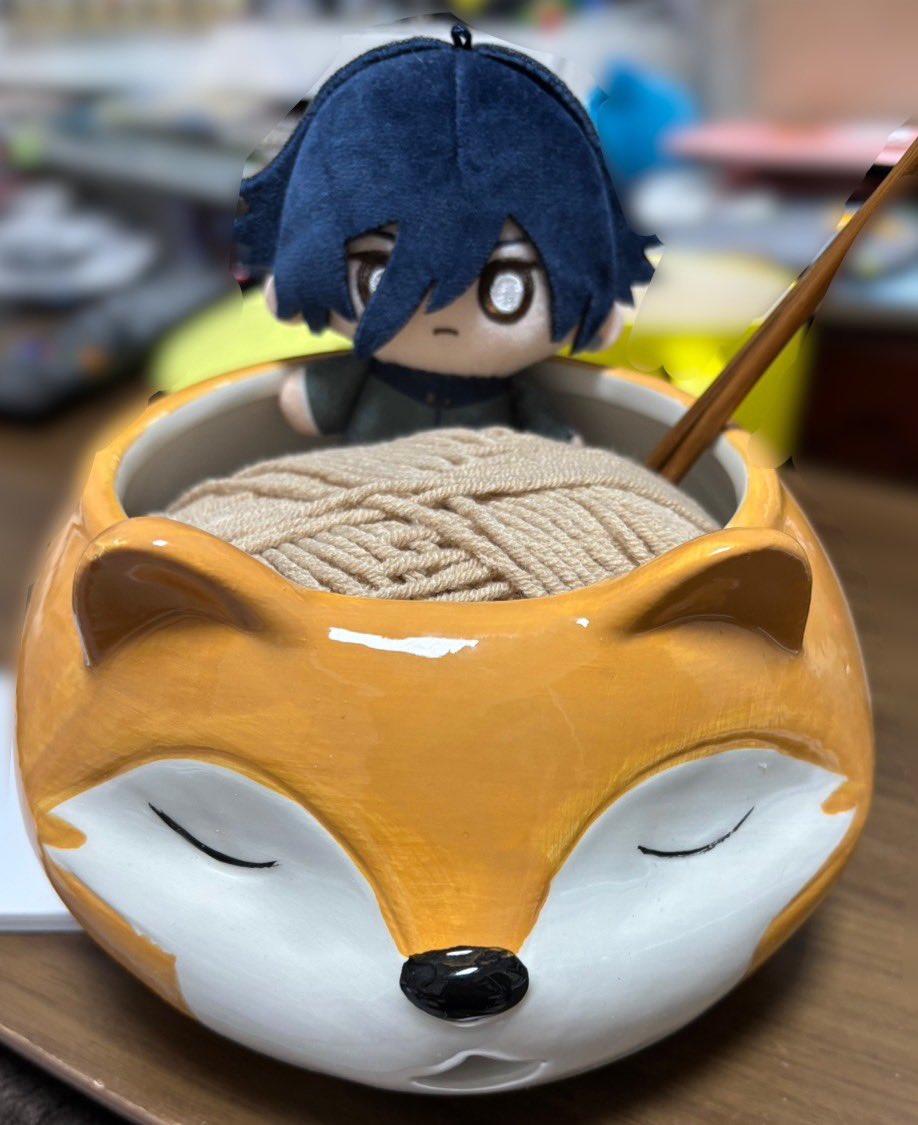 chatarogame's tweet photo. 🪽🐯に今年はヤーンボウルあるらしいとの事で、買い物のついでに買ってきちゃった！
毛糸と輪針もセットなの凄いなー。

🦊さんモチーフ可愛いね、でも口から糸を出す？のはシュールでなんか面白いw https://t.co/AqXldBjhPB