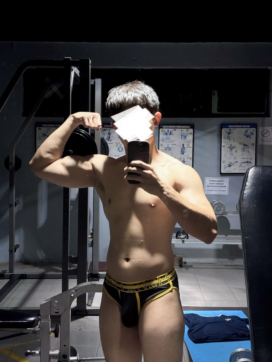 ____aGUY's tweet photo. 🌚🏋️ https://t.co/nwWYqoCPD0