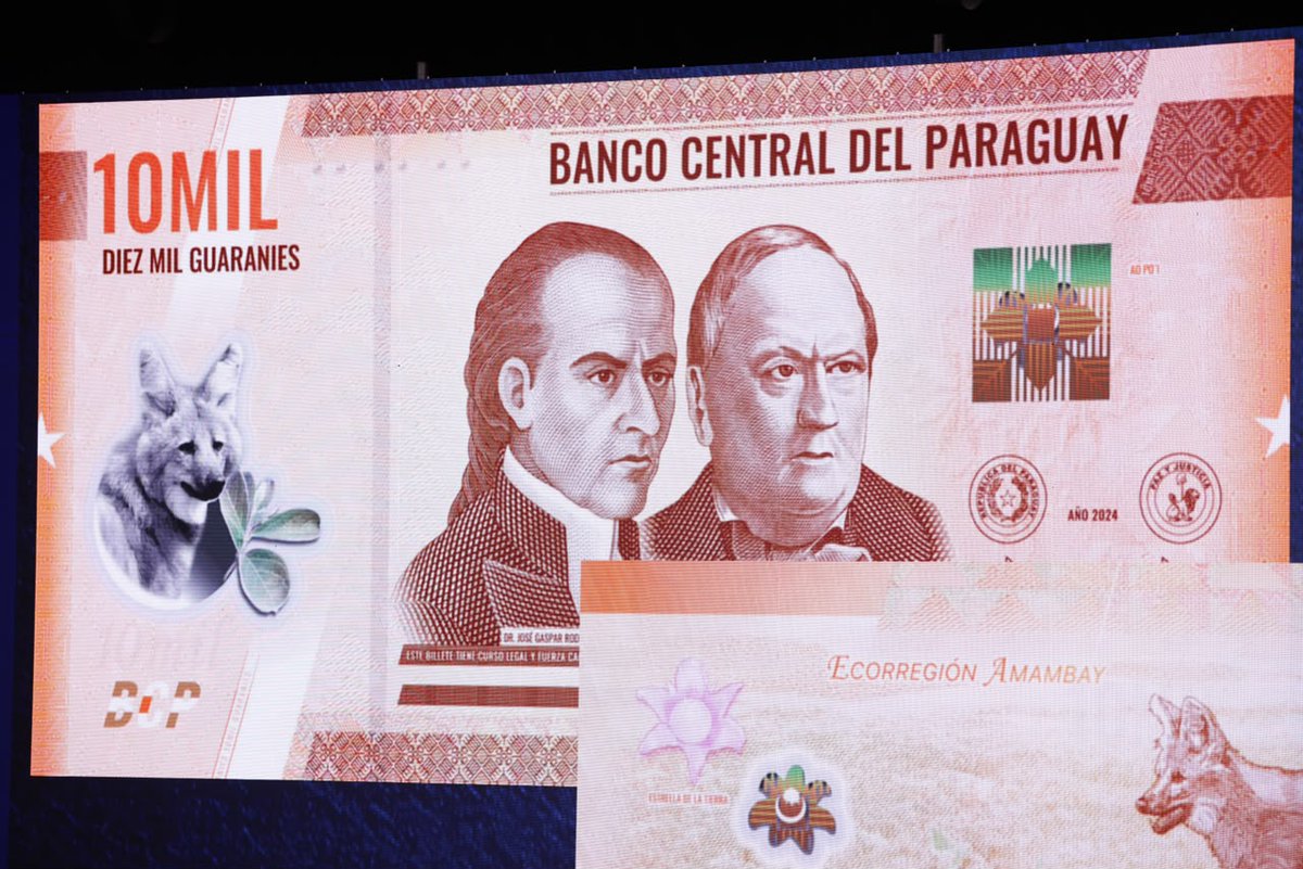 MTESS_PY's tweet photo. #Lanzamiento| Paraguay 🇵🇾presenta una nueva familia de billetes del guaraní

La ministra de Trabajo, @monicarecalded, participó este lunes del acto de presentación de la Nueva Familia de Billetes del Paraguay, realizado por el Banco Central del Paraguay (@BCP_PY), en coincidencia con el 83.º aniversario de la creación del guaraní como moneda nacional. El acto contó con la participación del presidente de la República, @SantiPenap.

La nueva familia comprende las denominaciones de G. 2.000, G. 5.000, G. 10.000, G. 20.000, G. 50.000 y G. 100.000, incorporando renovados diseños y mayores elementos de seguridad, además de características que facilitarán la identificación de las distintas denominaciones por parte de personas con discapacidad visual.

Los nuevos diseños ponen en valor la historia, la identidad, el patrimonio natural y la biodiversidad del Paraguay, conjugando innovación, seguridad y elementos representativos de nuestro país.

La presentación constituye la primera renovación integral del diseño y las características de los billetes del guaraní en más de seis décadas. Los billetes actualmente en circulación mantendrán su validez y convivirán con la nueva familia durante el proceso de incorporación gradual de los nuevos ejemplares.