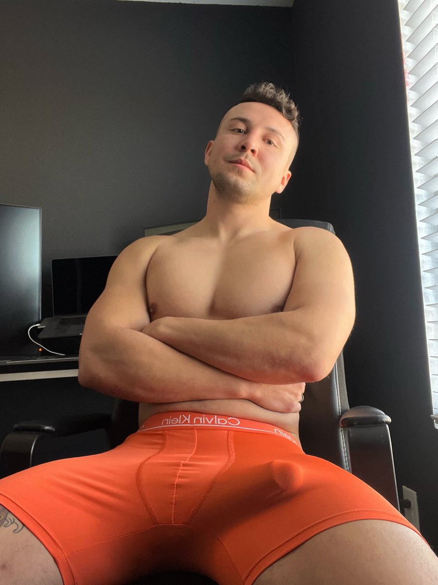 risyfredster's tweet photo. orange briefs and nowhere to be. come sit on my lap https://t.co/cI0McaJXcp