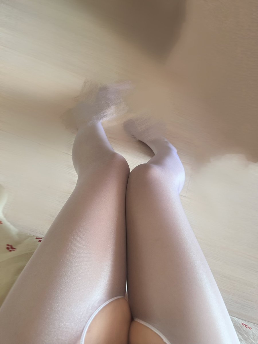 Jen7dqs's tweet photo. 好像很多宝宝喜欢我的蹆。。一张库存喵。也是放假之前的了hhh #女高 #白丝 https://t.co/vEt31bwAWk