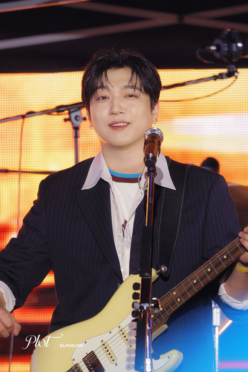 plot_116's tweet photo. 261004 #성진 #박성진 #데이식스 #day6 HQ https://t.co/CzmOleS4KB