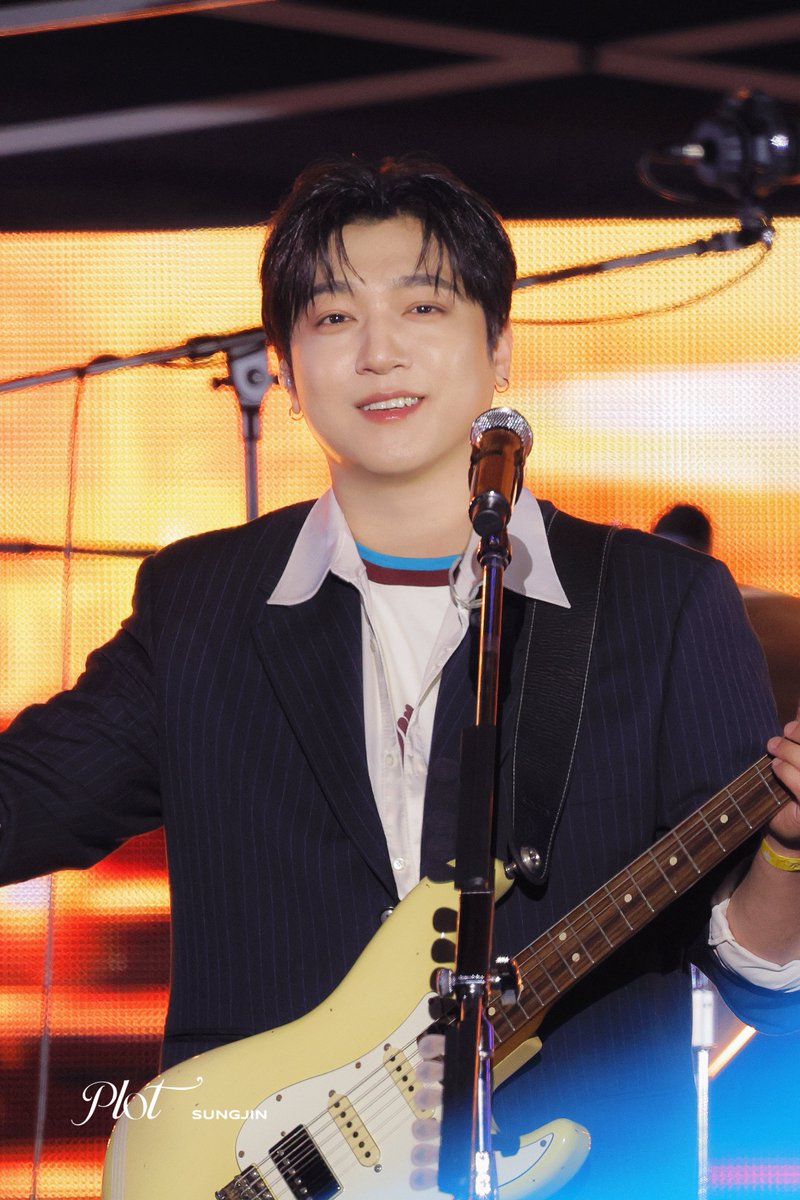 plot_116's tweet photo. 261004 #성진 #박성진 #데이식스 #day6 HQ https://t.co/CzmOleS4KB