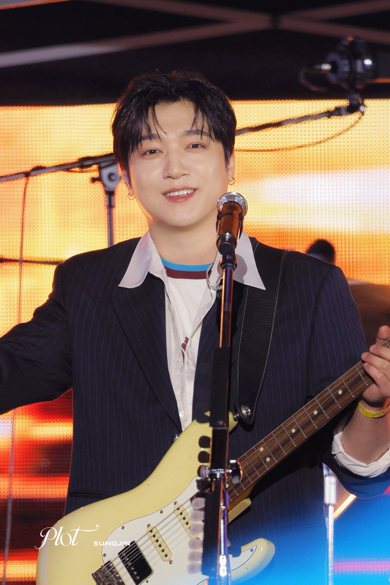 plot_116's tweet photo. 261004 #성진 #박성진 #데이식스 #day6 HQ https://t.co/CzmOleS4KB