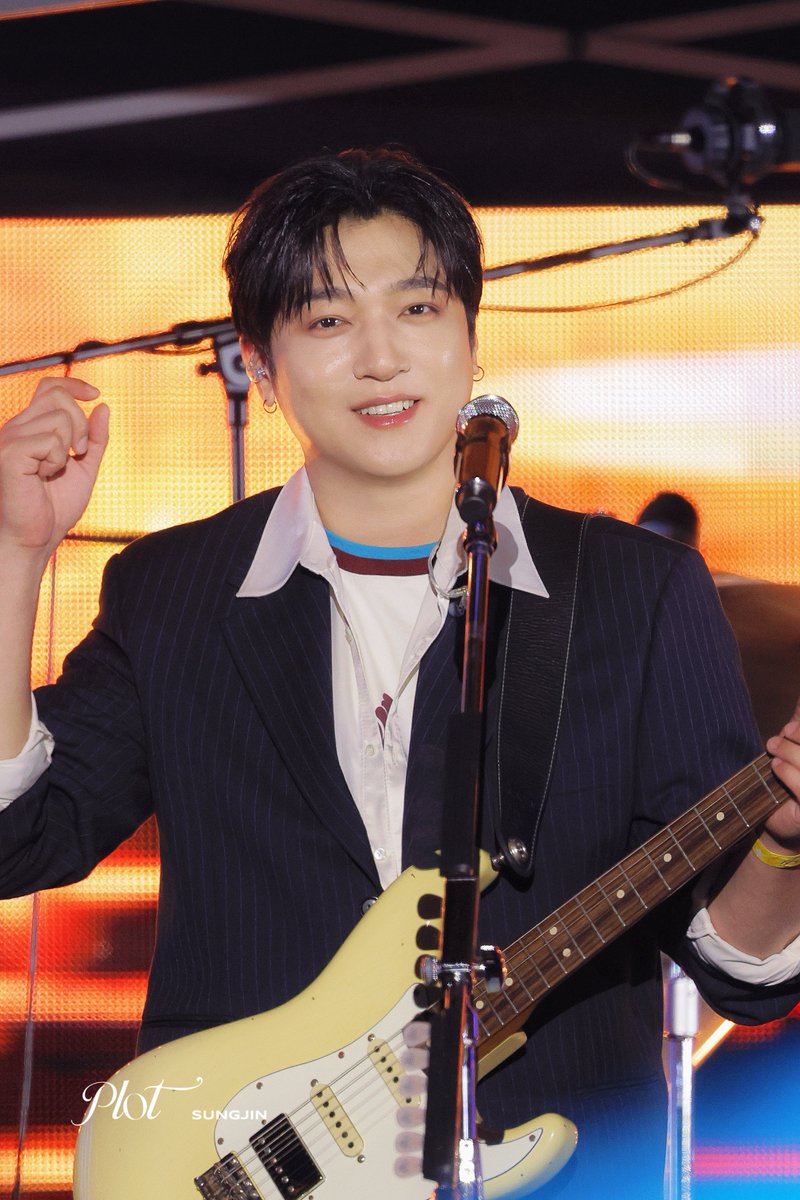 plot_116's tweet photo. 261004 #성진 #박성진 #데이식스 #day6 HQ https://t.co/CzmOleS4KB