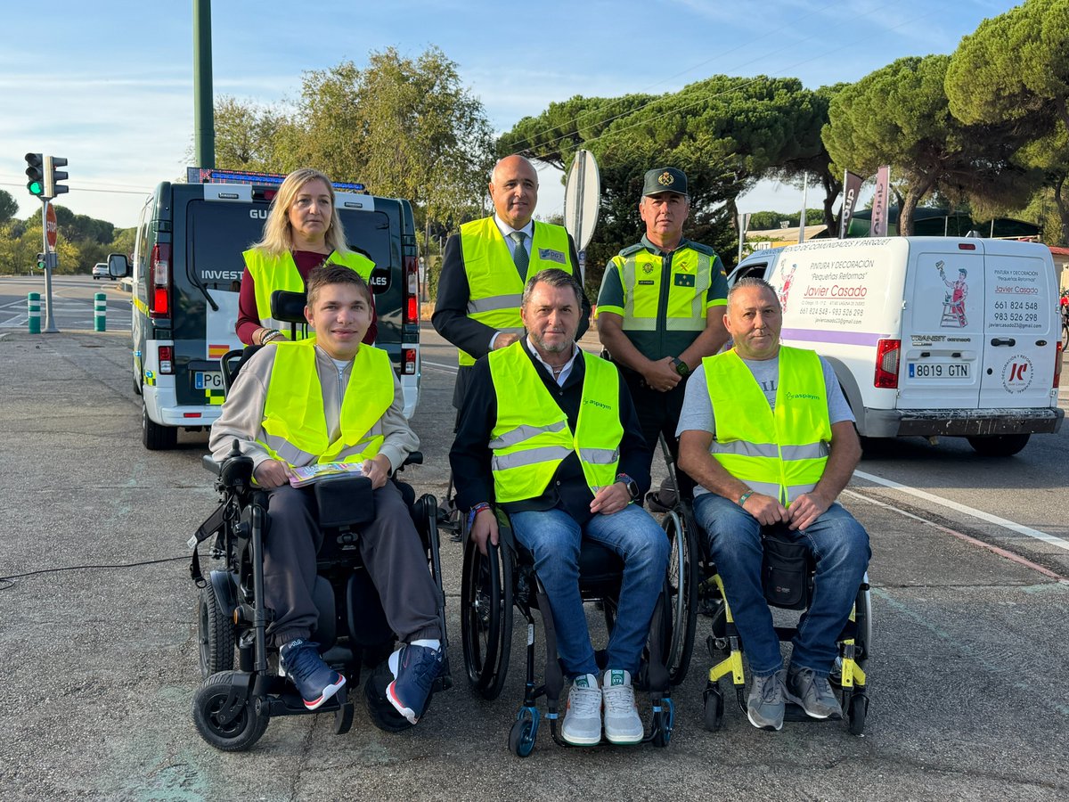 ASPAYMNACIONAL's tweet photo. 🚗📵 Al volante, cero distracciones

ASPAYM y la @DGTes  unen fuerzas este octubre para concienciar frente a las distracciones al volante.

Personas voluntarias con lesión medular llevan el mensaje a distintos puntos de España.

👉 Toda la campaña:  https://t.co/0Rv77doa1C https://t.co/AB85Qwkjjb