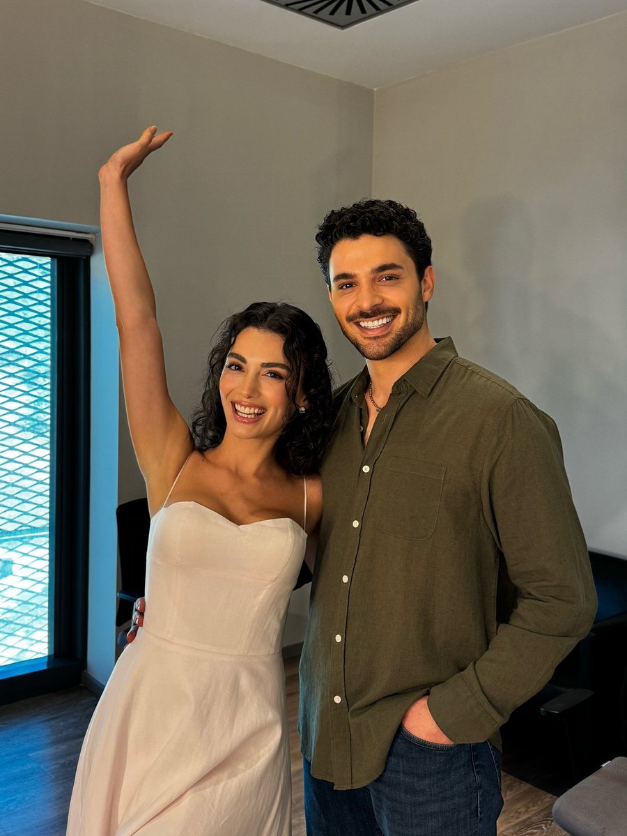 seriesonline_br's tweet photo. 🇹🇷✨ #HalitÖzgürSarı e #ÖzgeYağız serão protagonistas de “Tell Me Troy”, nova minissérie do projeto Go Türkiye. 

A trama acompanha os ex-namorados Aras e Bade em Çanakkale. As gravações acontecerão em 5 dias.

(Birsen Altuntaş) https://t.co/45d2wJGBDk