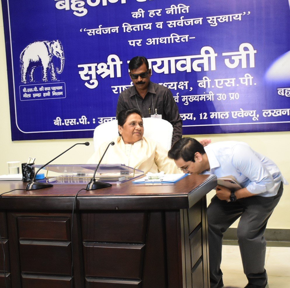 thanksbabasaheb's tweet photo. @Mayawati परम आदरणीय बहन जी आपका बहुत-बहुत धन्यवाद..
आदरणीय श्री आकाश आनंद जी को अपने पार्टी में फिर से जिम्मेदारी देकर हम युवा लोगों का उत्साह बढ़ाया है हमें आपके हर निर्णय पर गर्व है आपने जो भी निर्णय लिया वह पार्टी हित में,सामाजिक में तथा आने वाले चुनाव में सफलता के लिए ही था @bspindia https://t.co/Fbm5g22MRd