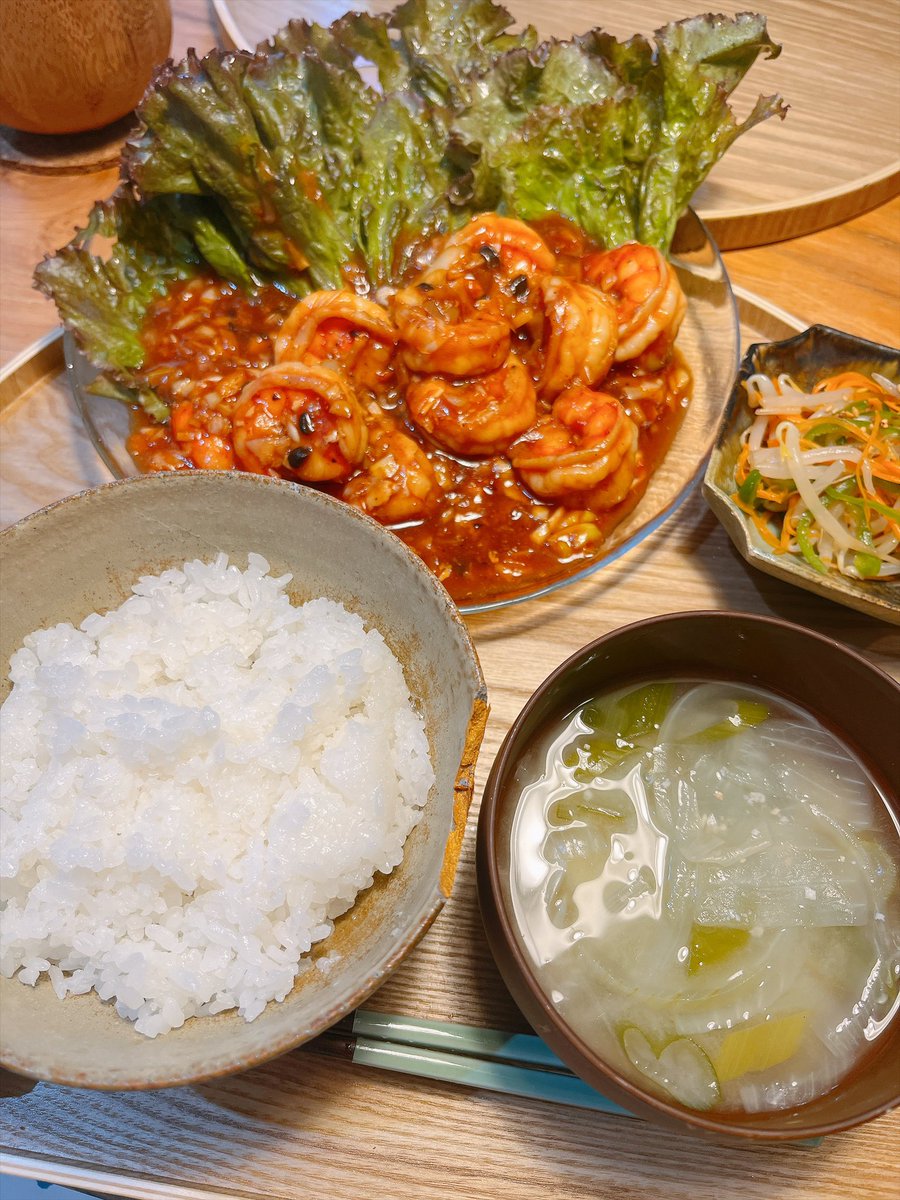 fjn_muu's tweet photo. 完全に自慢なんですが夏頃から我が家のご飯担当が夫になりまして、退勤後帰宅したらすぐお風呂に入って出るとご飯が用意されており21時には全てを終えてだらだらする生活を送っています。何よりご飯がとっても美味しい。最近腰痛が酷く夫が気遣って勤務時間まで変えて名乗り出てくれた🥹これが結婚…！ https://t.co/NYYY0csBpI
