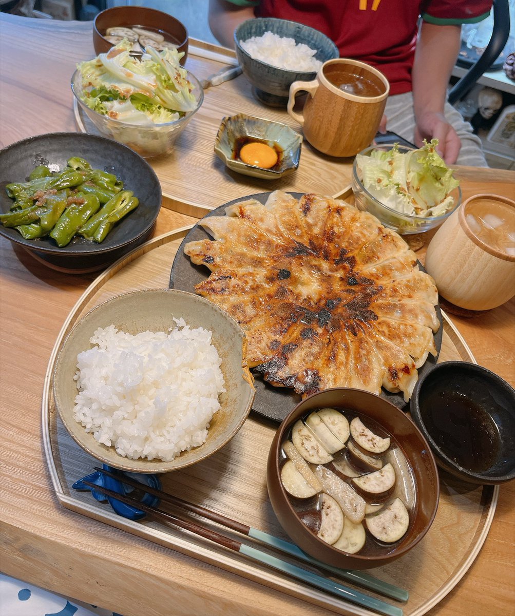fjn_muu's tweet photo. 完全に自慢なんですが夏頃から我が家のご飯担当が夫になりまして、退勤後帰宅したらすぐお風呂に入って出るとご飯が用意されており21時には全てを終えてだらだらする生活を送っています。何よりご飯がとっても美味しい。最近腰痛が酷く夫が気遣って勤務時間まで変えて名乗り出てくれた🥹これが結婚…！ https://t.co/NYYY0csBpI