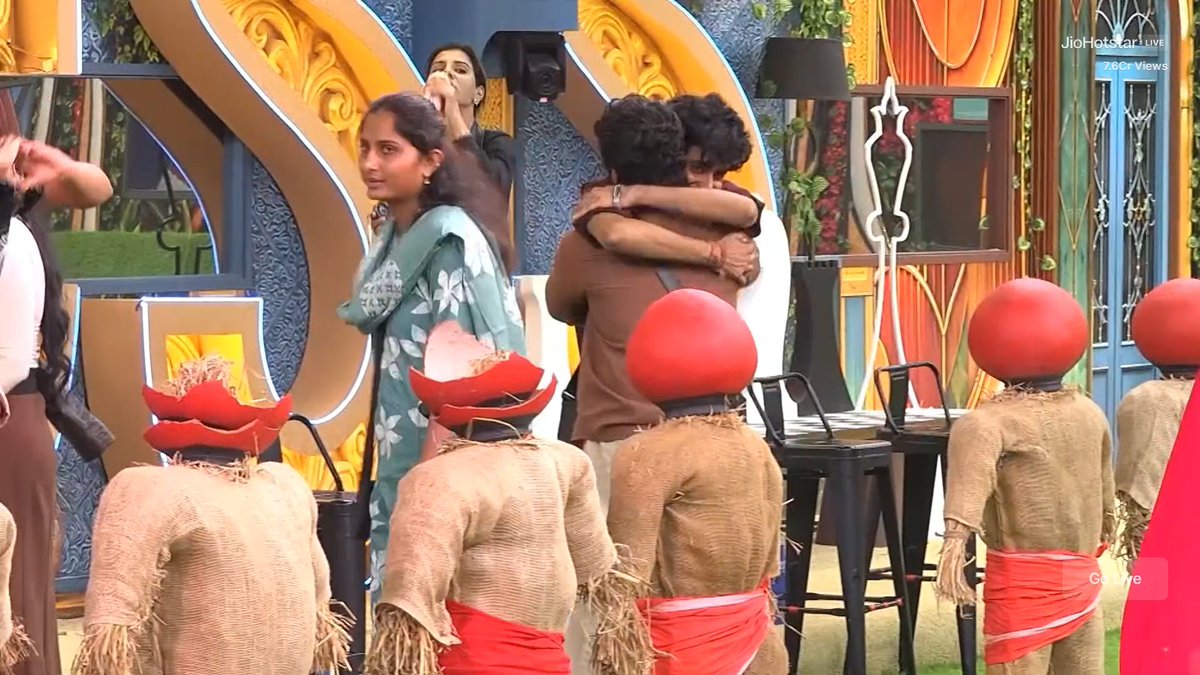 jeevanipandu's tweet photo. Best part of today's live!🥹❤️

Love their brotherhood to bits and pieces: the comfort, the madness, the genuine affection…EVERYTHING!🥹🫶🏻
May this bond only grow stronger with time!🥹
Evil eyes off!🧿

#BiggBossTelugu10 #RohitNaidu #CharanMahadev https://t.co/ddzcp6Jy4Z