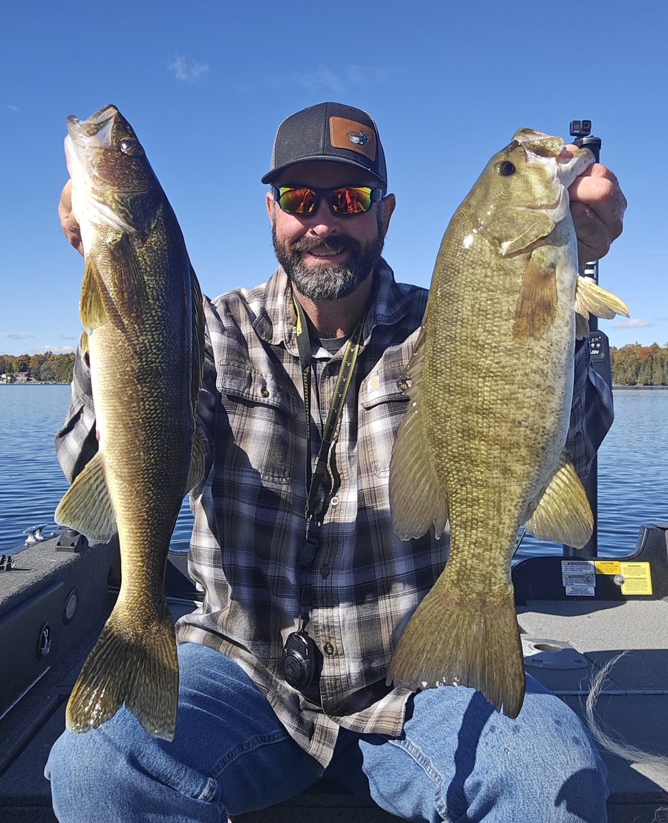 ChadRiopelle's tweet photo. Walleye and smallies on a beauty fall day! Best time of year to be outdoors! #fishing #fishingontario #walleye #bass #fall https://t.co/QorYJirA4C