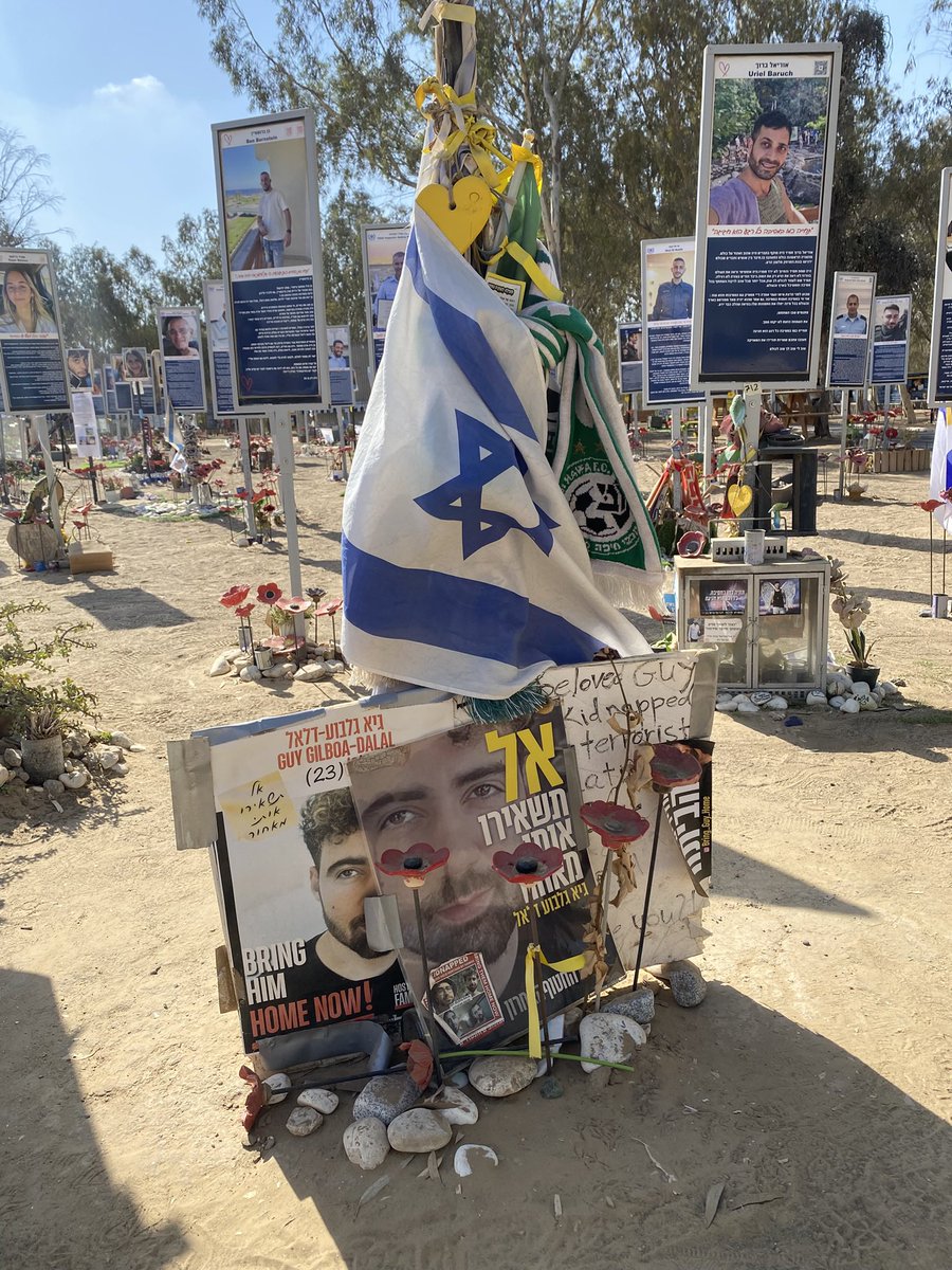 IsraelinRepDom's tweet photo. Hoy, 24 de Tishrei en el calendario hebreo, es el Día Nacional de Conmemoración del 7 de octubre en Israel.

Aquel día, terroristas palestinos se infiltraron en Israel desde Gaza, asesinaron a casi 1.200 personas y secuestraron a 251.

Entre las víctimas hubo bebés, niños, mujeres, hombres y adultos mayores.

Atacaron comunidades civiles, irrumpieron en hogares y acribillaron a jóvenes en un festival de música, entre otras atrocidades.

No olvidamos.