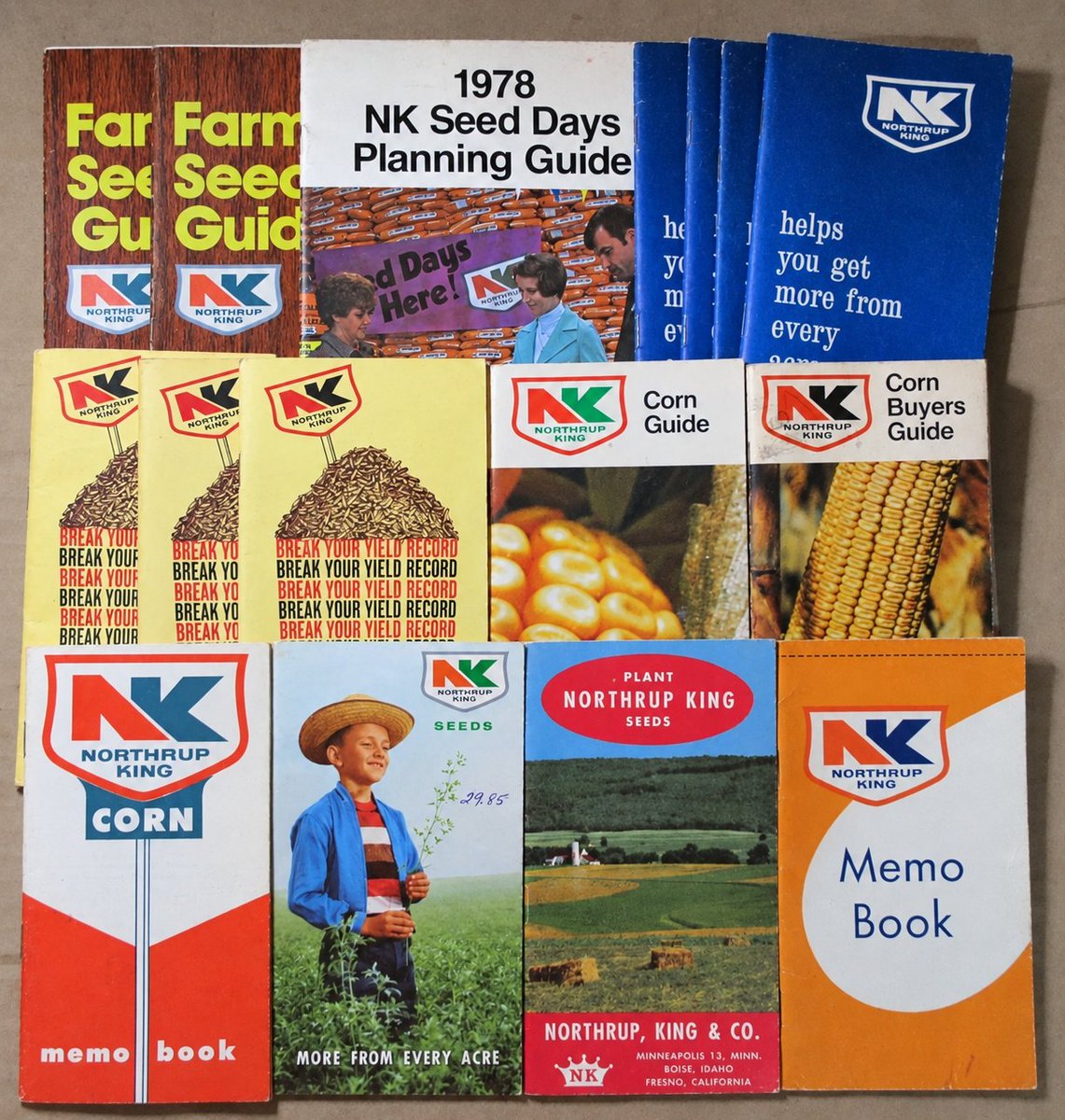 rusticrelics04's tweet photo. Vintage NORTHRUP KING Seed Pocketbook CORN SOYBEANS ALFALFA 1950's 1960's 1970's #advertising #Farm #Seed #Agtwitter #USfarmer #Farming #collector #collect #harvest #seedcorn #vintage #crops https://t.co/1XjSsSUsSe