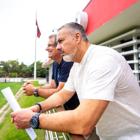 CentraldaGavea's tweet photo. ⚠️ AGORA | Flamengo não atinge meta de vendas em 2026. 

O clube previa R$ 250 milhões em vendas, mas arrecadou apenas R$ 171,6 milhões.

A principal venda foi a de Ryan Roberto, que rendeu R$ 39,4 milhões. Outras vendas foi por valores baixos ou sem retorno.

🗞️ @geglobo 
📸 CRF https://t.co/jrF38tpwCD