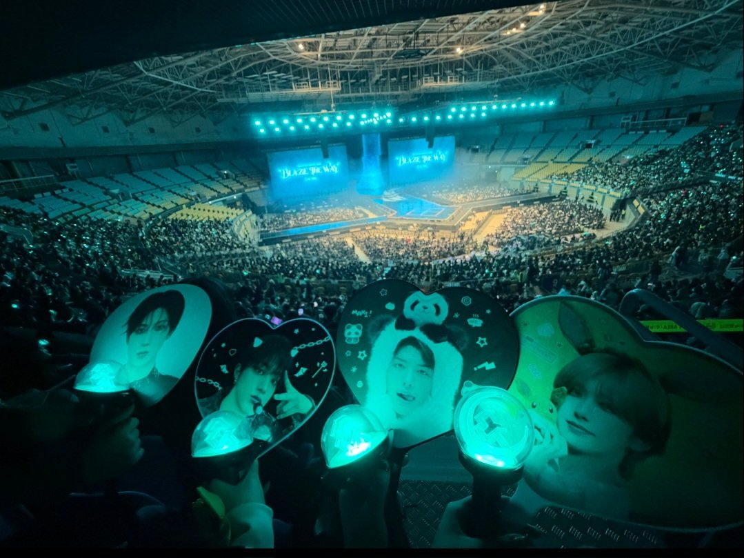 andteamlov_'s tweet photo. #르네트친소 #르네_트친소

막콘다녀와서 다시올리는 트친소ㅎㅎ
다들 저랑 친해져용//  늑페스하구 순덕은 아닙니담
제발 저랑 앤얘해요🥺
풍친들압.. 알티부탁해죠요ㅎ https://t.co/8dRfTKaave