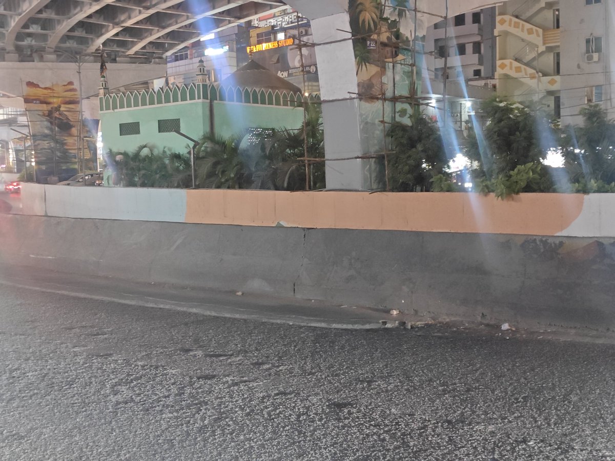 mechazoid14's tweet photo. Accidents happen almost every evening here because of this arc on the road. Could someone please take an action for resolution before something serious happens here 

https://t.co/x95rUwj6xn

@CMC_Offcl @CYBTRAFFIC #kothagudacircle https://t.co/4VyXk13YBI