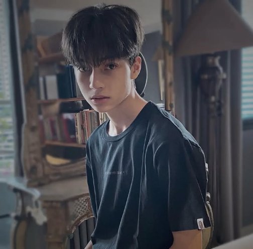 chrliest's tweet photo. he’s so unreal he’s so perfect he’s so mine https://t.co/AibUNoms8n