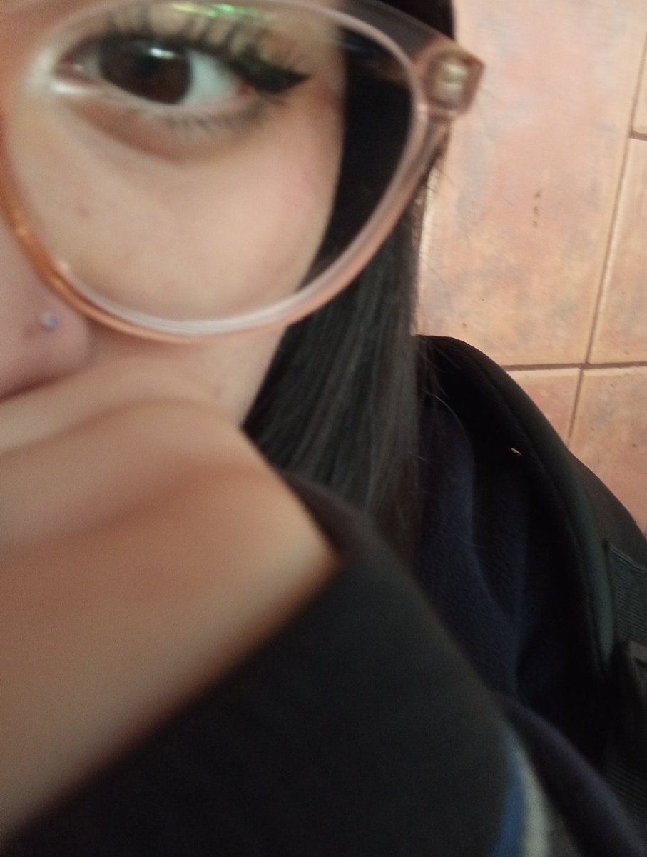 dqmxzz's tweet photo. saquenme del colegio 💔 https://t.co/rvJp1EXHEG
