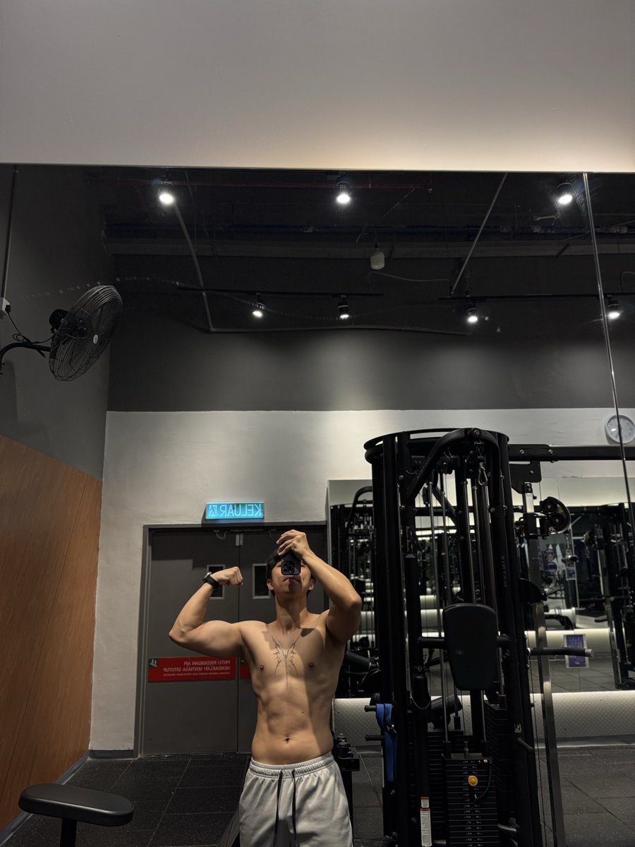 KingsleyTeoh_'s tweet photo. #Gym https://t.co/AZxPpvAmBU
