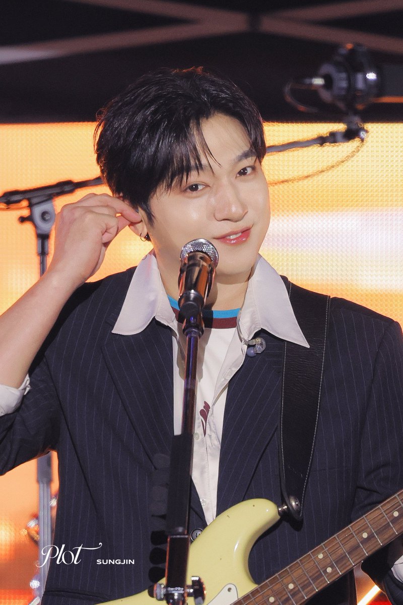 plot_116's tweet photo. 261004 #성진 #박성진 #데이식스 #day6 HQ https://t.co/tUq9HO360i