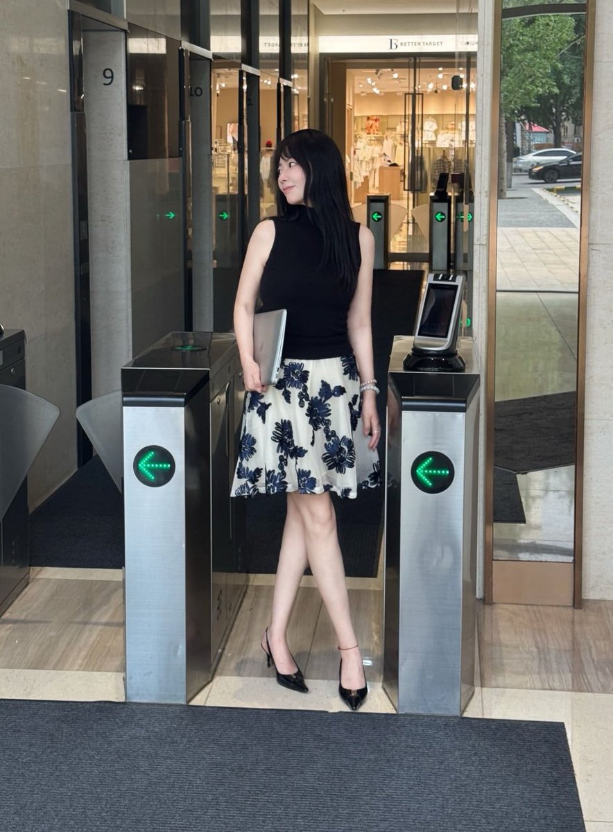 _andymarchiori's tweet photo. 上班的时候总是偷偷的刷，下班可以光明正大的刷了吧！ 
     
        有没有跟我一样刚翻墙出来的？ https://t.co/yoIPO1jXXx