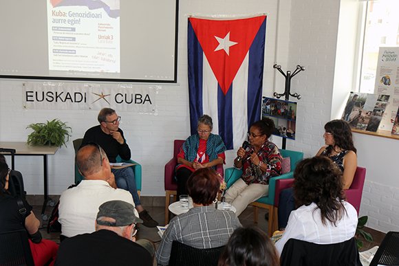 cubavsbloqueo's tweet photo. En Euskadi, la Kulturarteko Plaza Feminista de Hernani acogió una jornada solidaria con Cuba bajo el título ¡Kuba: Genozidioari aurre egin! (Cuba: hacer frente al genocidio), donde se alzó la voz en denuncia del bloqueo de EE.UU. contra Cuba.

#CubaNoEsUnaAmenaza, el bloqueo sí https://t.co/ppPbN2Xrkg