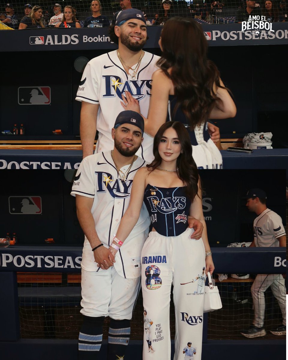 amoelbeisbol's tweet photo. ¡EL SUEÑO!♥️⚾
Jonathan Aranda vive su mejor momento en grandes ligas, ahora vive el sueño de tener a su esposa Milka siempre apoyándolo.
El sueño de todo hombre.
#beisbol #baseball #JonathanAranda https://t.co/snAXbuzwt4