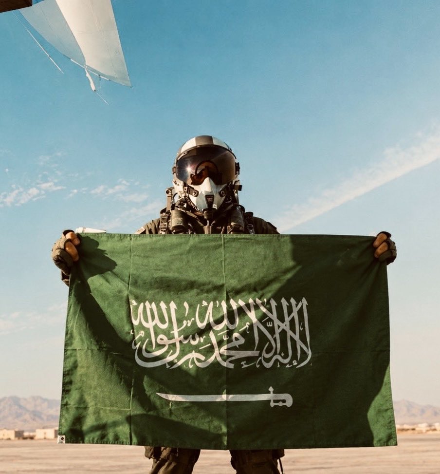 mt_2l's tweet photo. « بأرواحـنا نفدى العلـم 🇸🇦💚 » https://t.co/RFCZKbUFV2