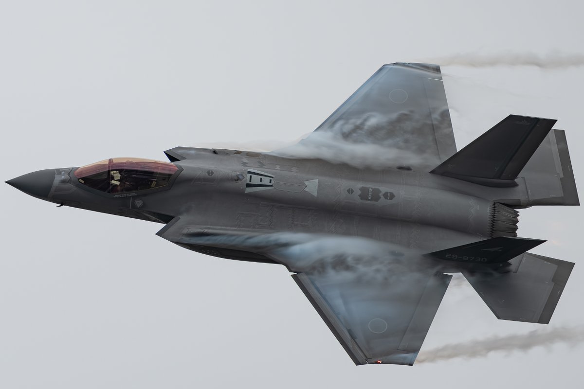 nantoka_1983's tweet photo. 三沢で見られなかったF-35の機動飛行
バイバイバンクしながらベイオープンは初めて見た https://t.co/0pjGKRbZkb