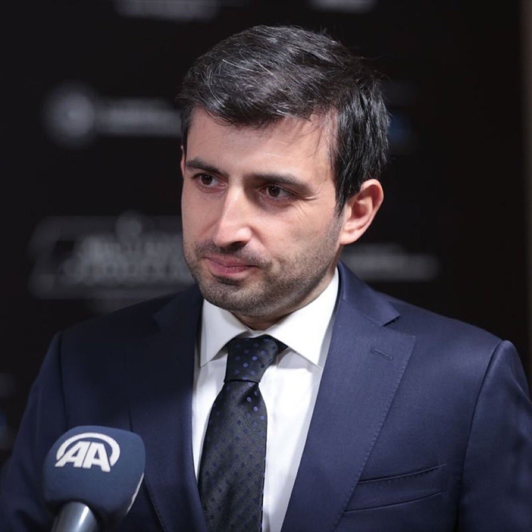 ajansmuhbir1923's tweet photo. Selçuk Bayraktar: “Hiç emek vermeden bir yere varmanın peşinde koşan insanlar var.” https://t.co/N8UKvTv4UK