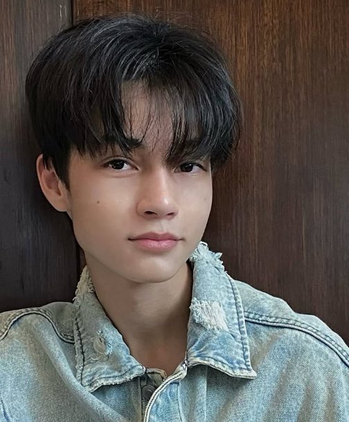 chrliest's tweet photo. he’s so unreal he’s so perfect he’s so mine https://t.co/AibUNoms8n