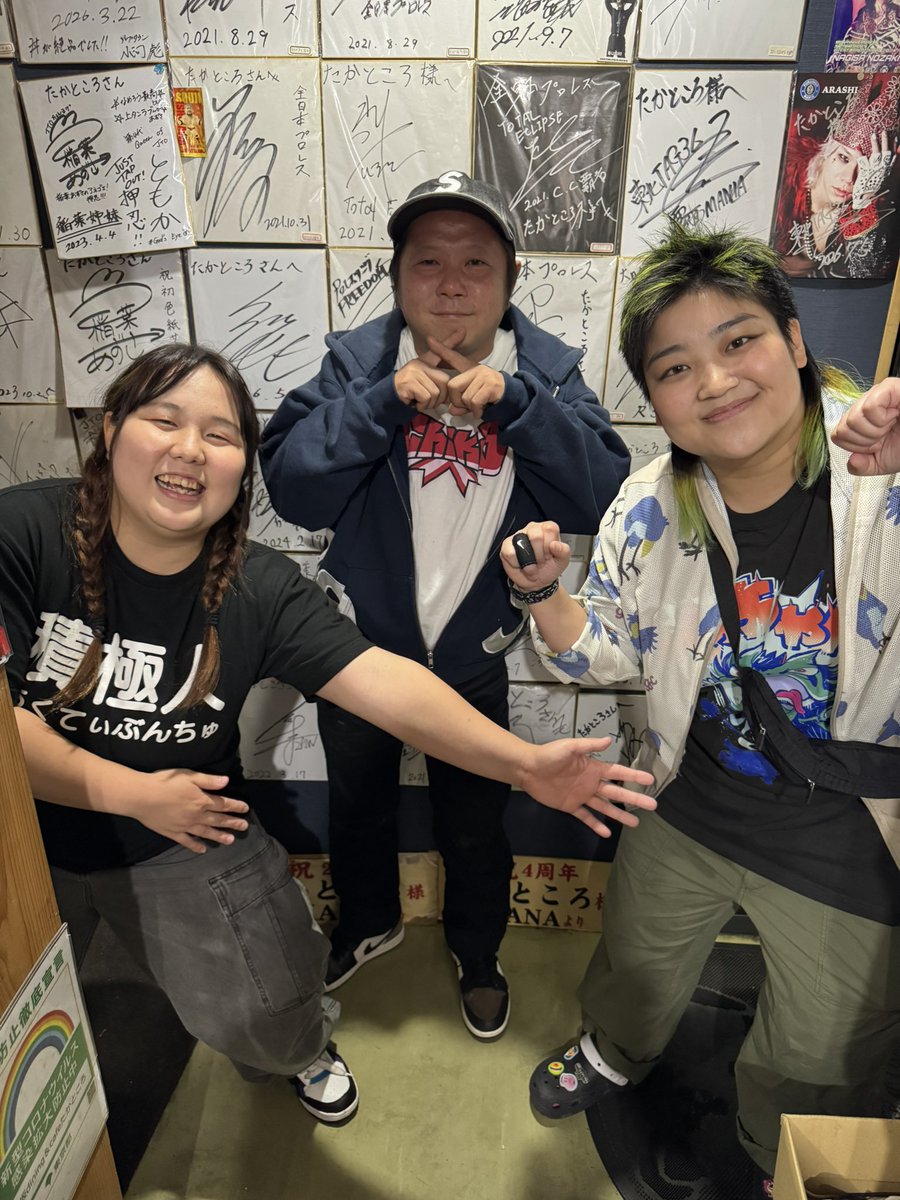 shinkun0217's tweet photo. 今日EVO女イベント‼️急遽じゃじゃ馬観戦イベントになりましたw
でも本人解説しながらの観戦は楽しいね😃
chikaちゃん来れなかったけど、9日新木場で会いましょう😃
最後はゆうかちゃんSOY君による謝罪会見が始まりましたw
#EVO
#SOY
#chika
#たかところ https://t.co/RtVMpIQ4rJ