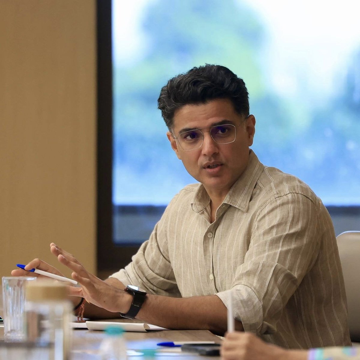 SachinPilot's tweet photo. आज AICC में बैठक आयोजित हुई जिसमें SIR, BJP को लाभ पहुँचाने के लिए ज्ञानेश कुमार की भूमिका से जुड़े गंभीर और महत्वपूर्ण मुद्दों पर विस्तार से चर्चा हुई।

कांग्रेस अध्यक्ष @Kharge जी और नेता प्रतिपक्ष @RahulGandhi जी ने आगामी रणनीति पर अपने विचार रखे।

लोकतंत्र की रक्षा और संवैधानिक मूल्यों की मजबूती के संकल्प के साथ कांग्रेस इस लड़ाई को आगे बढ़ाएगी।

📍इंदिरा भवन, नई दिल्ली 

@kcvenugopalmp @priyankagandhi @INCIndia