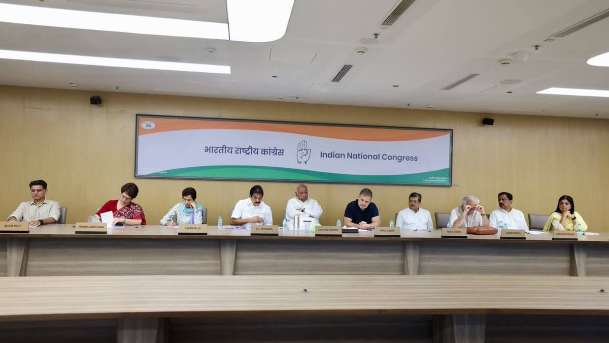 SachinPilot's tweet photo. आज AICC में बैठक आयोजित हुई जिसमें SIR, BJP को लाभ पहुँचाने के लिए ज्ञानेश कुमार की भूमिका से जुड़े गंभीर और महत्वपूर्ण मुद्दों पर विस्तार से चर्चा हुई।

कांग्रेस अध्यक्ष @Kharge जी और नेता प्रतिपक्ष @RahulGandhi जी ने आगामी रणनीति पर अपने विचार रखे।

लोकतंत्र की रक्षा और संवैधानिक मूल्यों की मजबूती के संकल्प के साथ कांग्रेस इस लड़ाई को आगे बढ़ाएगी।

📍इंदिरा भवन, नई दिल्ली 

@kcvenugopalmp @priyankagandhi @INCIndia