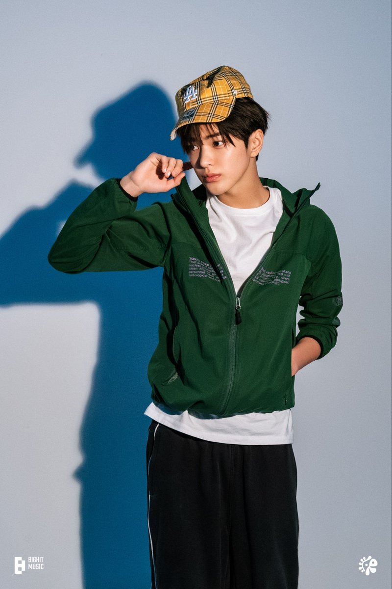 enaaakhsh's tweet photo. YUUU DROP HT BUAT DUDUT KESAYANGAN KITAAA

KEONHO AT CHANEL PFW

#KEONHOxCHANELSS27
#CHANELSpringSummer 
#KEONHO @CHANEL https://t.co/T6VJJpgEj4