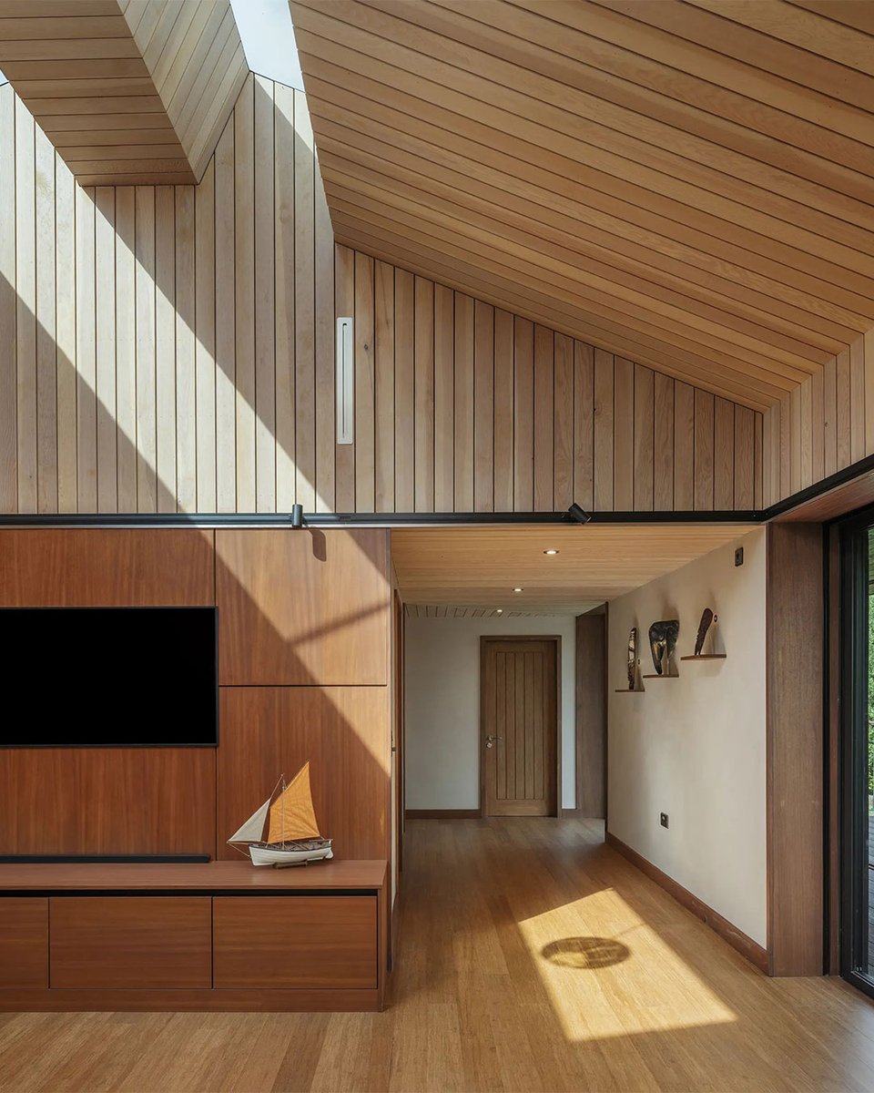 BuildItMagazine's tweet photo. Inspired by his travels, Mike Cowen built a striking lodge-style eco home on a sensitive riverbank plot in Devon: https://t.co/GxYH8ZeLpz https://t.co/Zy9zlkB5ig