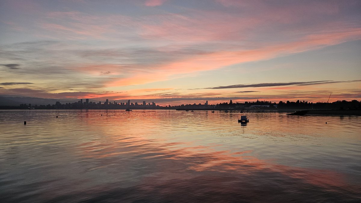 TriciaBarker49's tweet photo. Good morning Vancouver
#pickhappy #keepwalking https://t.co/tyWJhhzTUQ