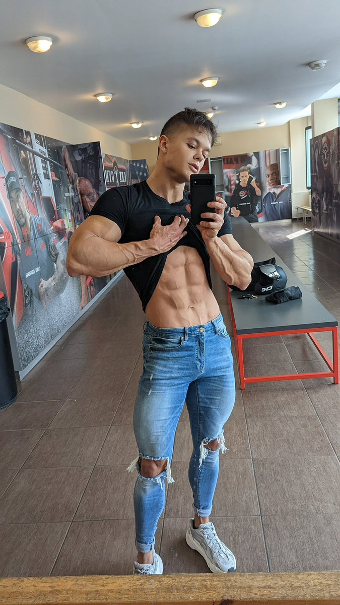 BigAmodel's tweet photo. Can I steal a little of your attention… and then the rest of your night? 😏 https://t.co/aQWC0GCZmP