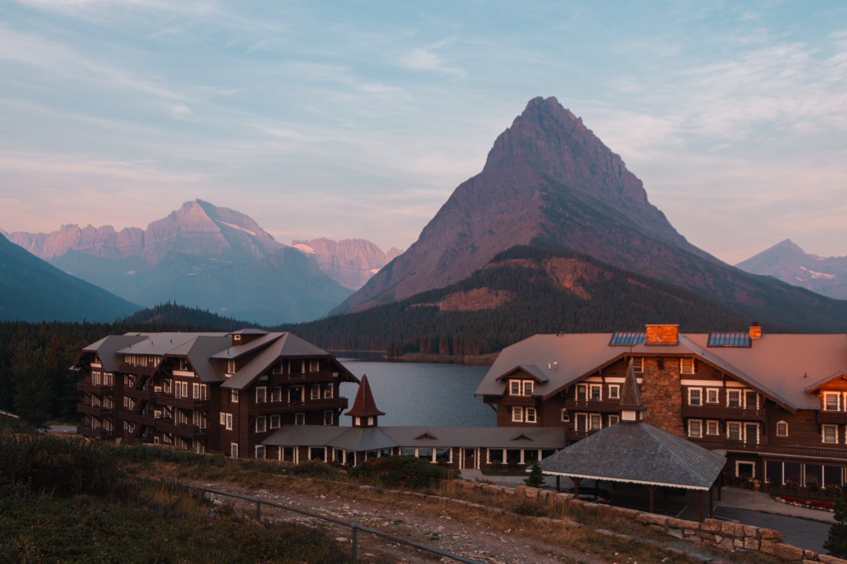 TheJvandy's tweet photo. Morning at the Many Glacier Hotel.

Glacier National Park, Montana https://t.co/e4kPPA7t6W