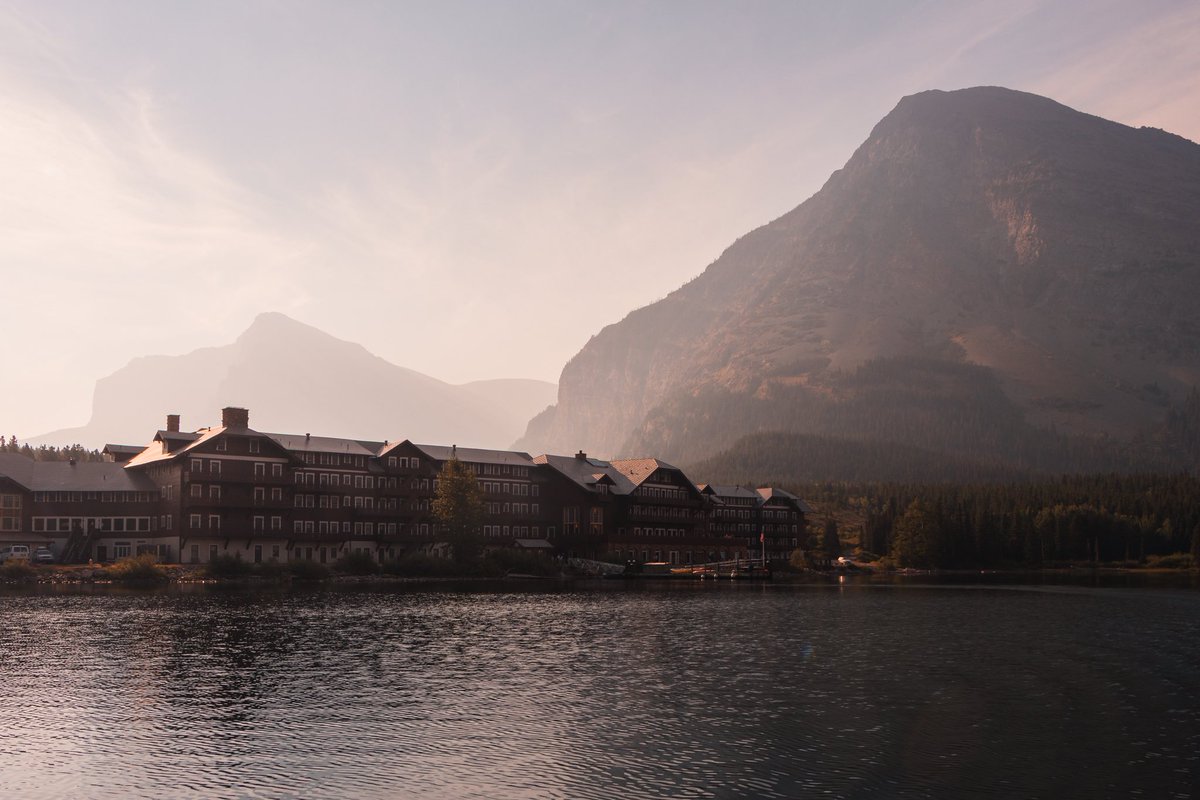 TheJvandy's tweet photo. Morning at the Many Glacier Hotel.

Glacier National Park, Montana https://t.co/e4kPPA7t6W